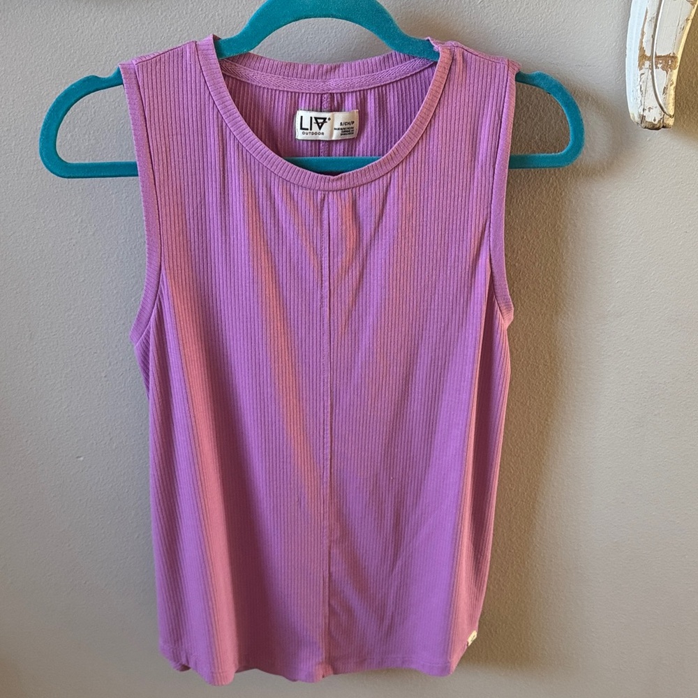 LIV Women's Sleeveless Ribbed Top in Vibrant Purple